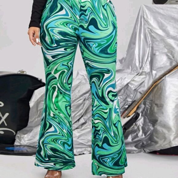 Green Swirl Women's Flare Pants OX - Picture 4 of 6